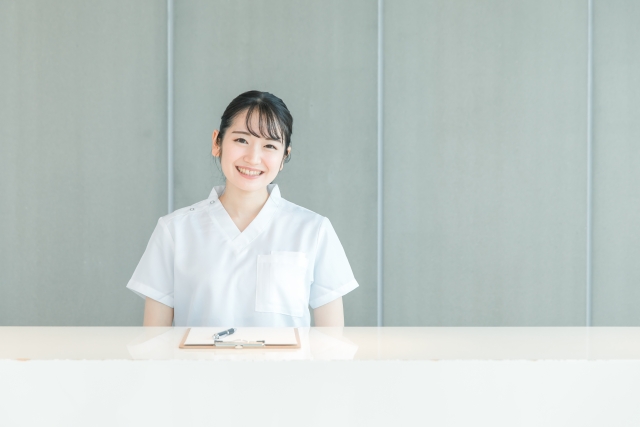 人間ドックの受付 20代・30代活躍中！人気の土日祝休み