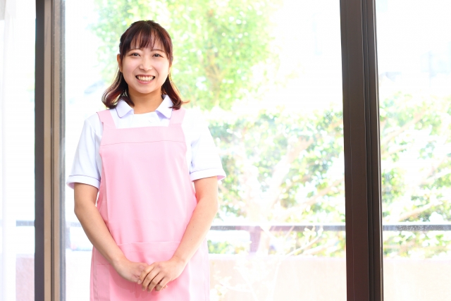 ベットシーツの交換、清掃業務/時給1350円以上/日・祝休み/未経験OK